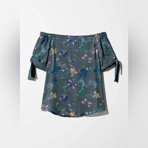 Aritzia Babaton Malik Off Shoulder Blouse size xs